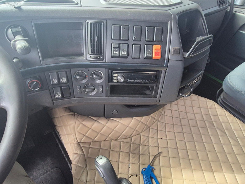 Камион влекач Volvo FH 460: слика 10