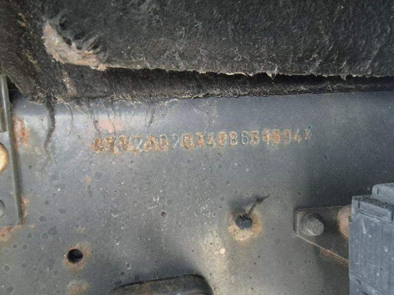 Камион влекач Volvo FH 460: слика 12