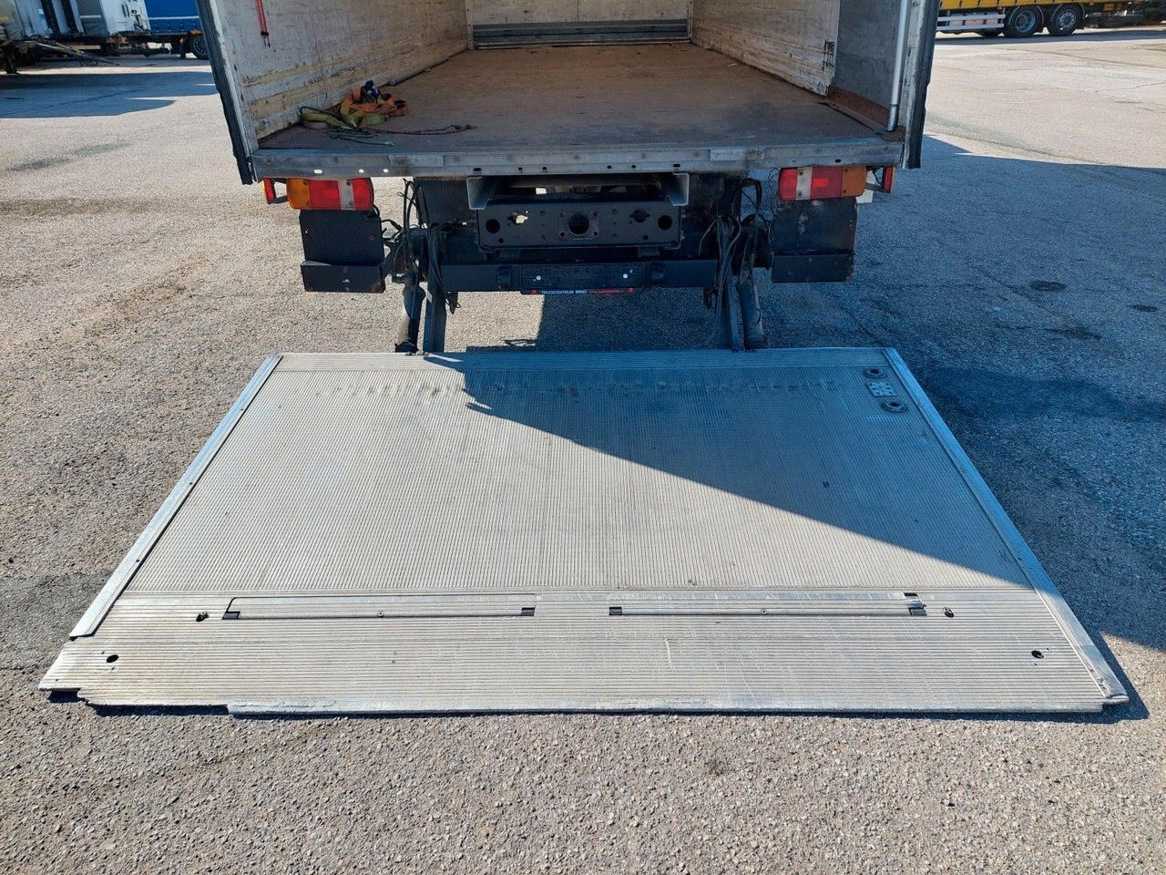 MAN TGL 7.180 4X2 BL - Комбе фургон: слика 5 MAN TGL 7.180 4X2 BL - Комбе фургон: слика 5