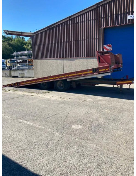 MOL 2 AXLES TIPPING TRAILER WITH RAMPS - Приколка за низок утовар: слика 1 MOL 2 AXLES TIPPING TRAILER WITH RAMPS - Приколка за низок утовар: слика 1