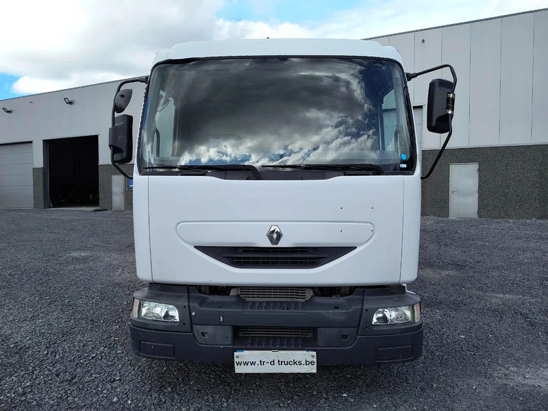 Renault Midlum 220 8000L FUEL / CARBURANT TANK - 3 COMP/ A LAMES - Камион цистерна: слика 2 Renault Midlum 220 8000L FUEL / CARBURANT TANK - 3 COMP/ A LAMES - Камион цистерна: слика 2