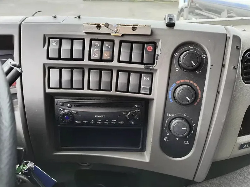 Камион цистерна за транспорт на гориво Renault Premium 280 13500L FUEL / CARBURANT TRUCK - 4 COMP - LEAF/LAMES: слика 10 Камион цистерна за транспорт на гориво Renault Premium 280 13500L FUEL / CARBURANT TRUCK - 4 COMP - LEAF/LAMES: слика 10