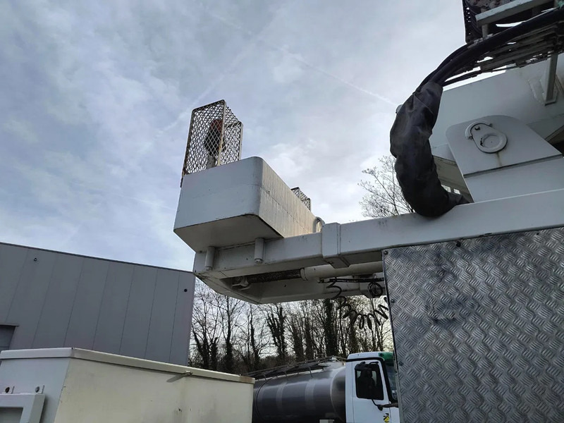 Камион со кран Volvo NL12 420 6x4 CRANE 60T/M - VIDEOS AVAILABLE: слика 18 Камион со кран Volvo NL12 420 6x4 CRANE 60T/M - VIDEOS AVAILABLE: слика 18