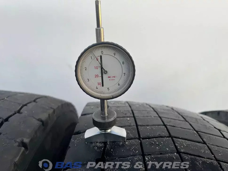 Continental Continental 305/70R19.5 Hybrid HD3 148/145 M M+S 3PMSF gebruikte set - Гума за Камион: слика 3 Continental Continental 305/70R19.5 Hybrid HD3 148/145 M M+S 3PMSF gebruikte set - Гума за Камион: слика 3