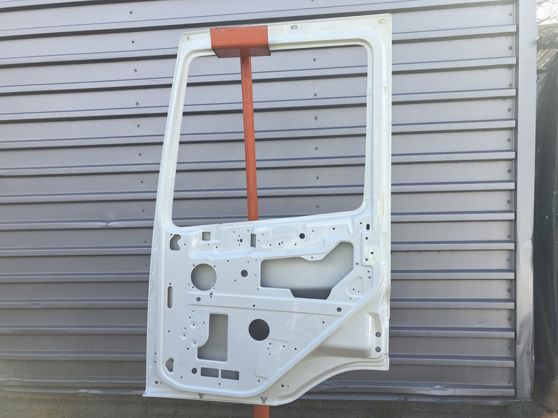 DAF CF (Meerdere types) Portier Rechts DAF 1355334 - Врата и делови за Камион: слика 2 DAF CF (Meerdere types) Portier Rechts DAF 1355334 - Врата и делови за Камион: слика 2