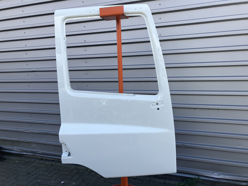 DAF CF (Meerdere types) Portier Rechts DAF 1355334 - Врата и делови за Камион: слика 1 DAF CF (Meerdere types) Portier Rechts DAF 1355334 - Врата и делови за Камион: слика 1