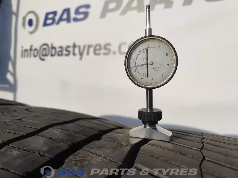 Hankook Hankook 315/70R22.5 DH51 154/150 M+S 3PMSF gebruikte set - Гума за Камион: слика 3 Hankook Hankook 315/70R22.5 DH51 154/150 M+S 3PMSF gebruikte set - Гума за Камион: слика 3