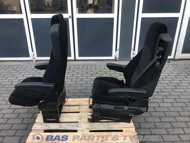 Mercedes-Benz Actros MP4 Stoelen set Mercedes A 960 910 75 01 - Седиште за Камион: слика 2 Mercedes-Benz Actros MP4 Stoelen set Mercedes A 960 910 75 01 - Седиште за Камион: слика 2