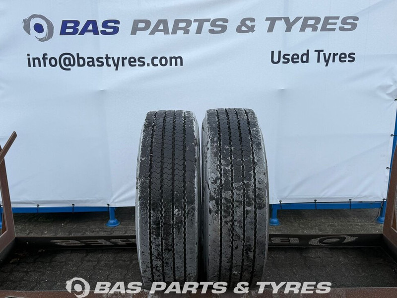 Pirelli Pirelli 315/70R22.5 RETREAD (cover) 156/150 M+S 3PMSF gebruikte set - Гума за Камион: слика 1 Pirelli Pirelli 315/70R22.5 RETREAD (cover) 156/150 M+S 3PMSF gebruikte set - Гума за Камион: слика 1