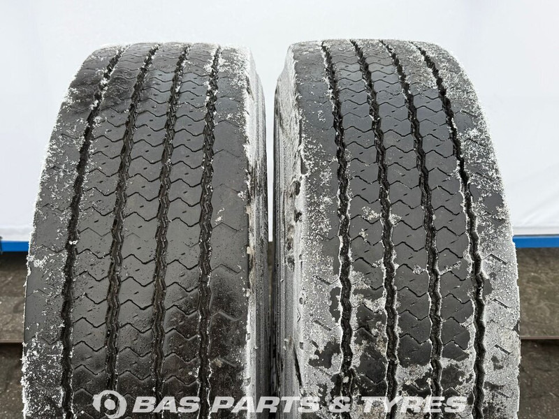 Pirelli Pirelli 315/70R22.5 RETREAD (cover) 156/150 M+S 3PMSF gebruikte set - Гума за Камион: слика 2 Pirelli Pirelli 315/70R22.5 RETREAD (cover) 156/150 M+S 3PMSF gebruikte set - Гума за Камион: слика 2