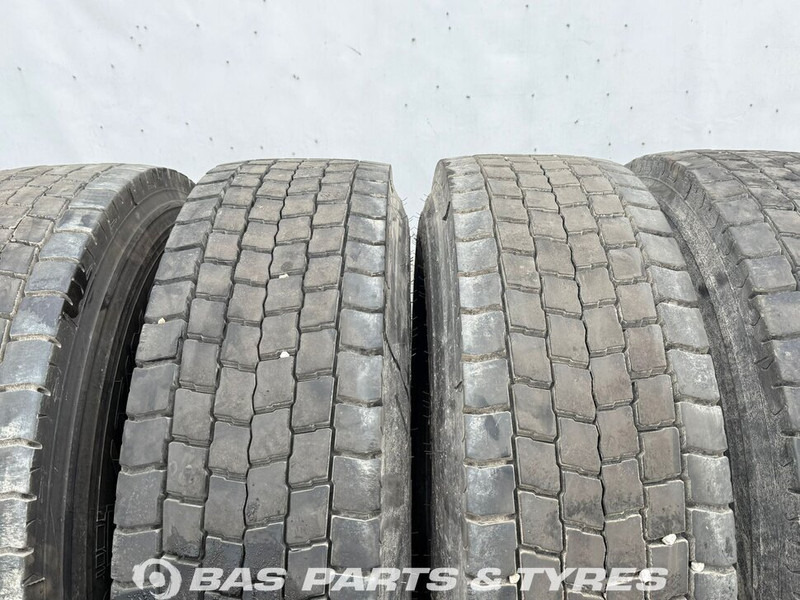 Pirelli Pirelli 315/80R22.5 Itineris Drive 90 156/150 M+S 3PMSF gebruikte set - Гума за Камион: слика 2 Pirelli Pirelli 315/80R22.5 Itineris Drive 90 156/150 M+S 3PMSF gebruikte set - Гума за Камион: слика 2