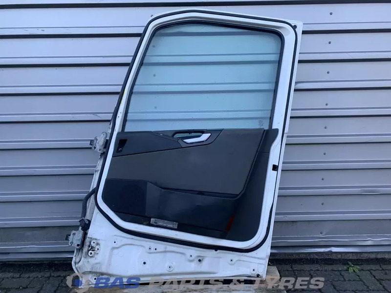 Volvo FH4 - Врата и делови за Камион: слика 2 Volvo FH4 - Врата и делови за Камион: слика 2