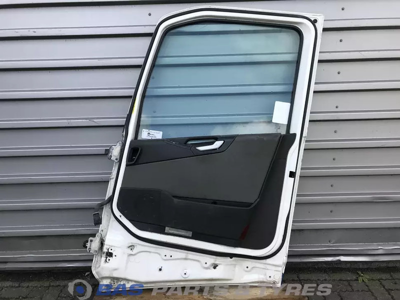 Volvo FH4 - Врата и делови за Камион: слика 2 Volvo FH4 - Врата и делови за Камион: слика 2