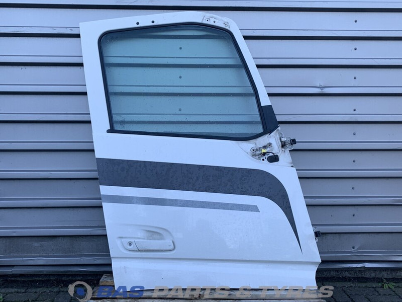 Volvo FH4 - Врата и делови за Камион: слика 1 Volvo FH4 - Врата и делови за Камион: слика 1