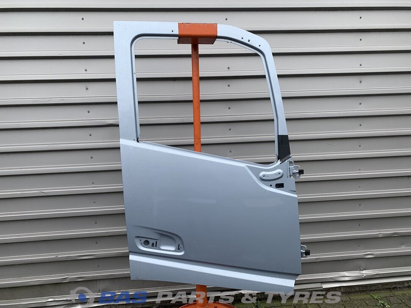 Volvo FH4 - Врата и делови за Камион: слика 1 Volvo FH4 - Врата и делови за Камион: слика 1