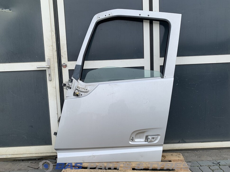 Volvo FH4 Portier Links Volvo 82183078 - Врата и делови за Камион: слика 1 Volvo FH4 Portier Links Volvo 82183078 - Врата и делови за Камион: слика 1