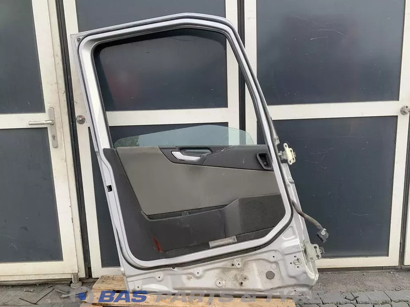 Volvo FH4 Portier Links Volvo 82183078 - Врата и делови за Камион: слика 2 Volvo FH4 Portier Links Volvo 82183078 - Врата и делови за Камион: слика 2