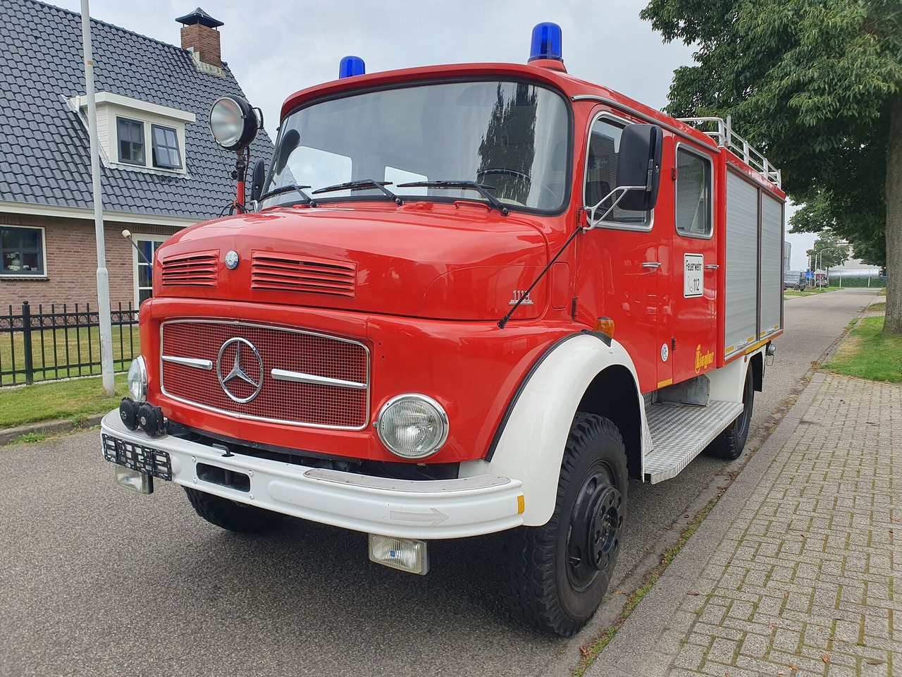 Mercedes-Benz Mercedes LAF 1113 B 4WD | 6-cilinder Turbo (Overland Camper) brandweerwagen - Противпожарен камион: слика 1 Mercedes-Benz Mercedes LAF 1113 B 4WD | 6-cilinder Turbo (Overland Camper) brandweerwagen - Противпожарен камион: слика 1