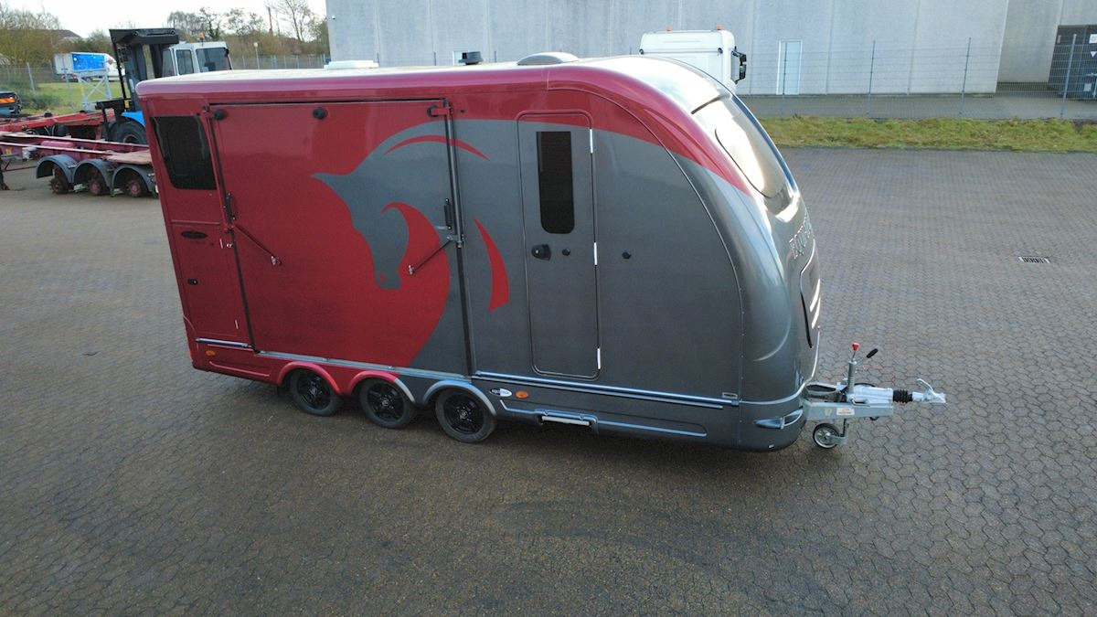 Equi-Trek Star-Treka - Приколка за коњи: слика 4 Equi-Trek Star-Treka - Приколка за коњи: слика 4