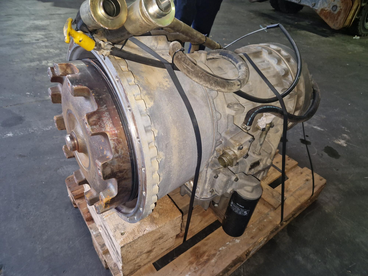 VOLVO PT1560 (VOLVO A25D) - Трансмисија за Зглобен истоварувач: слика 1 VOLVO PT1560 (VOLVO A25D) - Трансмисија за Зглобен истоварувач: слика 1