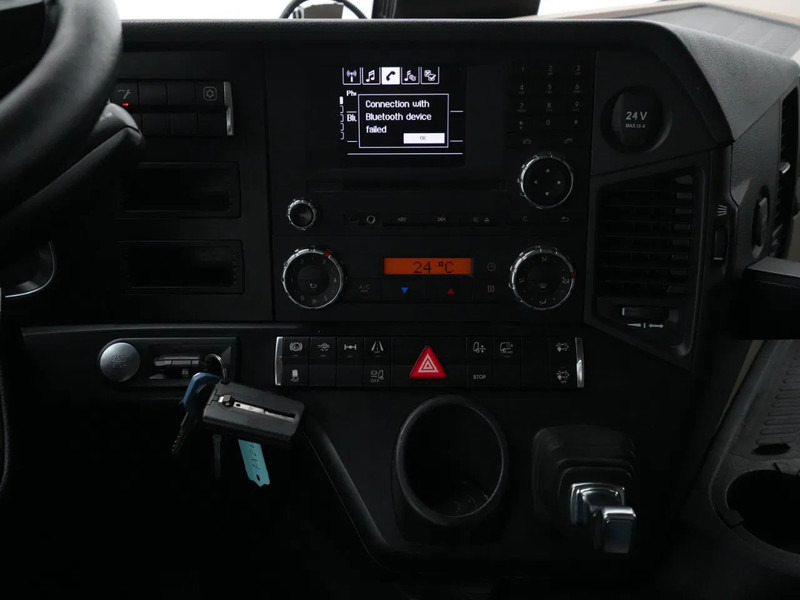 Камион влекач Mercedes-Benz Actros 1845: слика 17