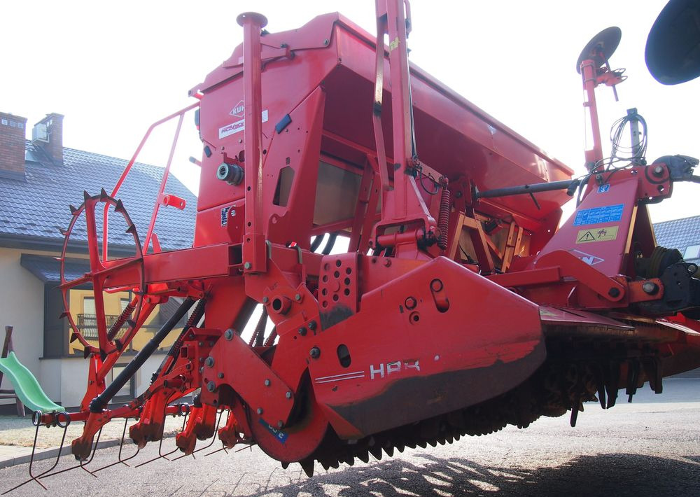 Agregat uprawowo-siewny Kuhn Kuhn HRB302D I INTEGRA 3000 2002 Brona wirowa + siewnik KUHN agregat uprawowo-siewny 3m - Комбајнска семенска дупчалка: слика 3 Agregat uprawowo-siewny Kuhn Kuhn HRB302D I INTEGRA 3000 2002 Brona wirowa + siewnik KUHN agregat uprawowo-siewny 3m - Комбајнска семенска дупчалка: слика 3