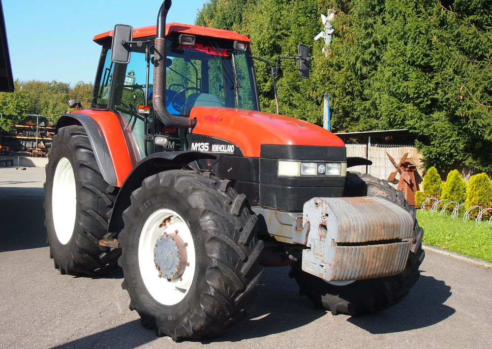 Ciągnik New Holland NH M 135 1998 NEW HOLLAND TM M135 - Трактор: слика 1 Ciągnik New Holland NH M 135 1998 NEW HOLLAND TM M135 - Трактор: слика 1