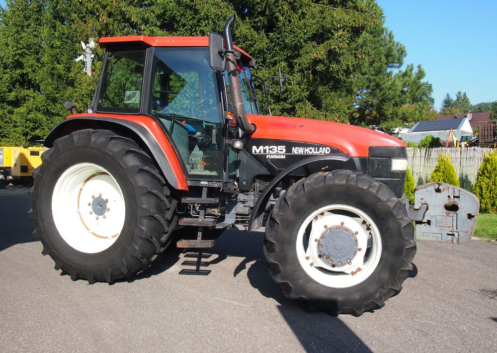 Ciągnik New Holland NH M 135 1998 NEW HOLLAND TM M135 - Трактор: слика 3 Ciągnik New Holland NH M 135 1998 NEW HOLLAND TM M135 - Трактор: слика 3