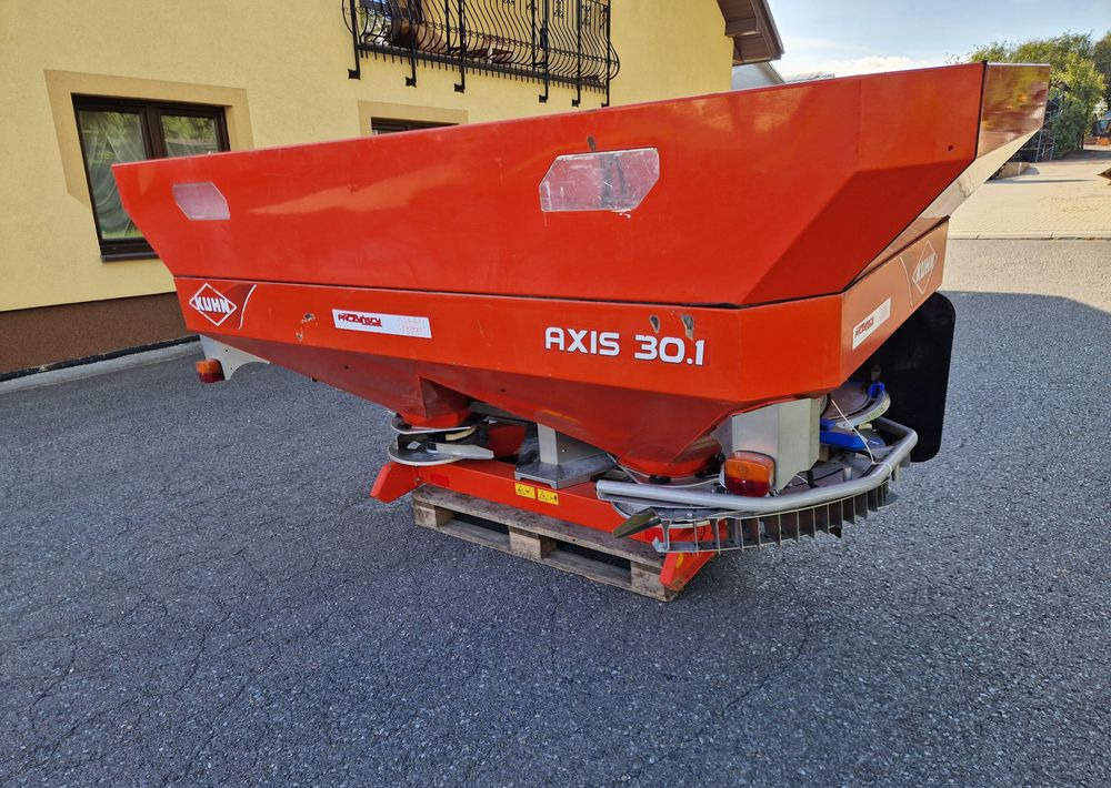 Rozsiewacz nawozów Kuhn AXIS 30,1 2008 Rozsiewacz KUHN RAUCH - Распрскувач на вештачко ѓубриво: слика 5 Rozsiewacz nawozów Kuhn AXIS 30,1 2008 Rozsiewacz KUHN RAUCH - Распрскувач на вештачко ѓубриво: слика 5