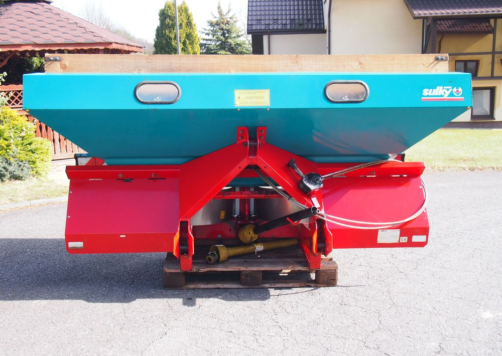 Rozsiewacz nawozów Sulky DPX GL 2000 18-24m Rozsiewacz nawozów Sulky - Распрскувач на вештачко ѓубриво: слика 1 Rozsiewacz nawozów Sulky DPX GL 2000 18-24m Rozsiewacz nawozów Sulky - Распрскувач на вештачко ѓубриво: слика 1