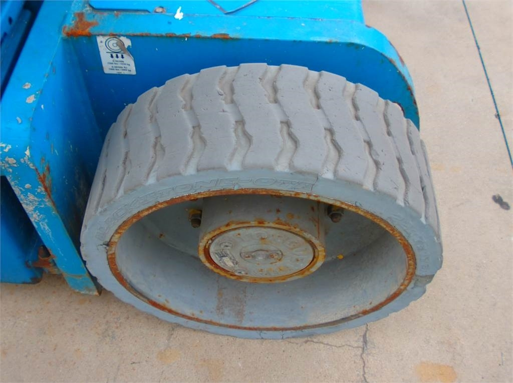 Дигачка зглобна платформа Genie Z30-20N: слика 12