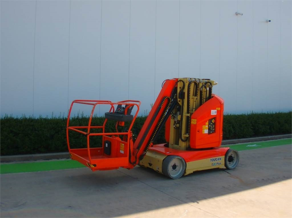 JLG Toucan 12E+ - Вертикален јарболски подигнувач: слика 2 JLG Toucan 12E+ - Вертикален јарболски подигнувач: слика 2