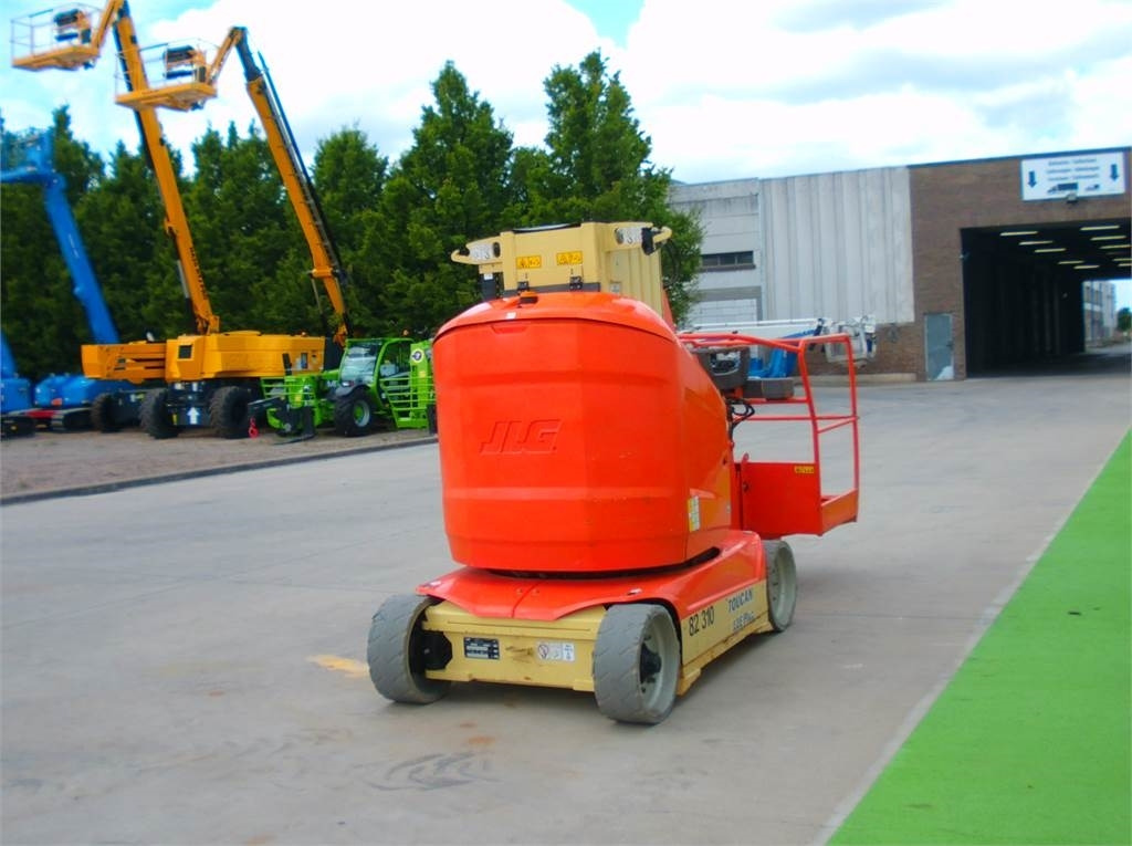 JLG Toucan 12E+ - Вертикален јарболски подигнувач: слика 4 JLG Toucan 12E+ - Вертикален јарболски подигнувач: слика 4