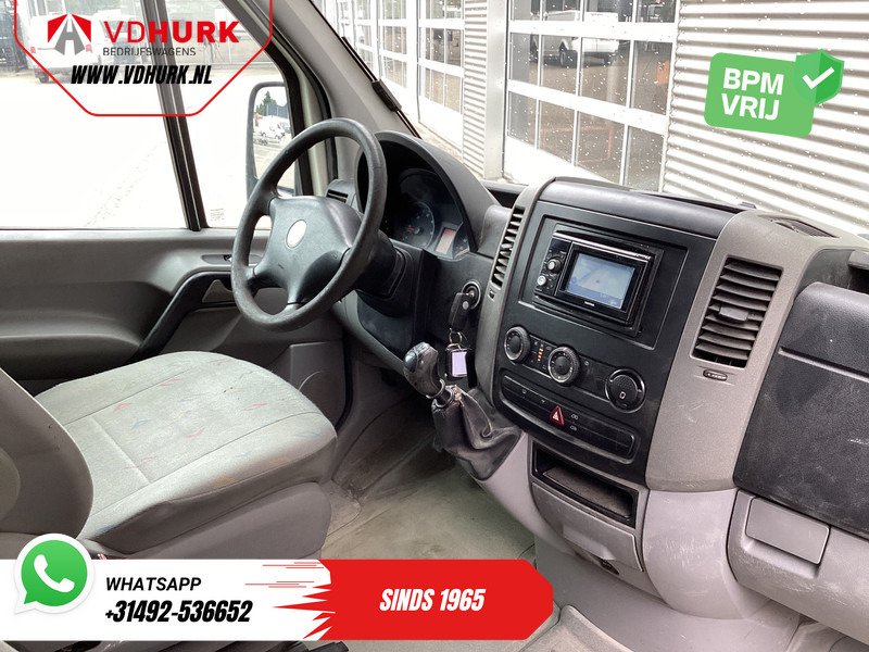 Volkswagen Crafter 35 2.5 TDI EXPORT ONLY Riem V.V/ APK 5-2026/ Imperiaal/ Gev.stoel/ 2.8T trekverm./ Navi/ Trekhaak/ Airco - Товарно комбе: слика 3 Volkswagen Crafter 35 2.5 TDI EXPORT ONLY Riem V.V/ APK 5-2026/ Imperiaal/ Gev.stoel/ 2.8T trekverm./ Navi/ Trekhaak/ Airco - Товарно комбе: слика 3