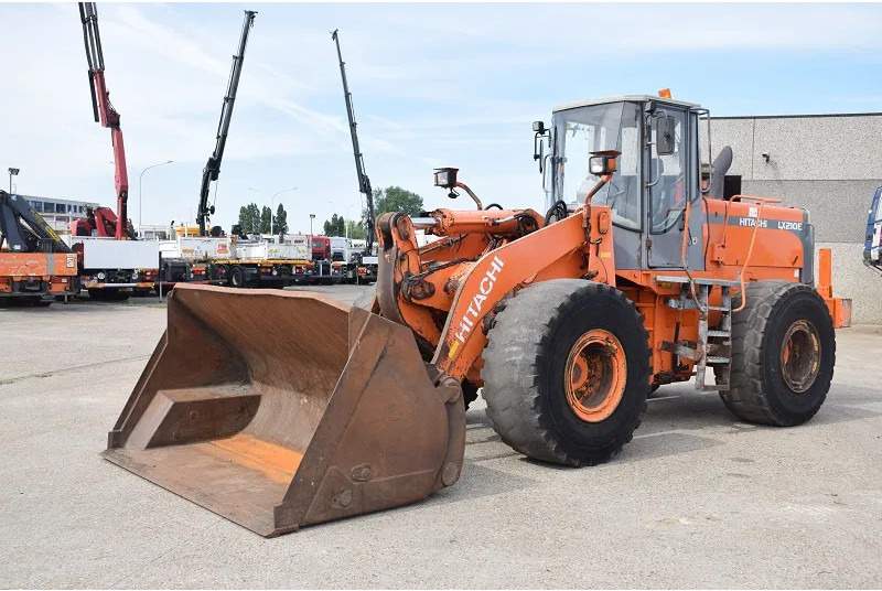 Hitachi LX 210E- stock id 59 - Натоварувач на тркала: слика 2 Hitachi LX 210E- stock id 59 - Натоварувач на тркала: слика 2