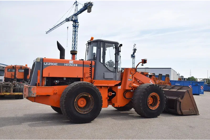 Hitachi LX 210E- stock id 59 - Натоварувач на тркала: слика 5 Hitachi LX 210E- stock id 59 - Натоварувач на тркала: слика 5