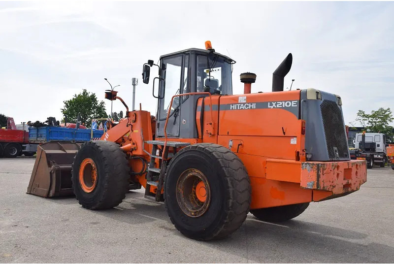 Hitachi LX 210E- stock id 59 - Натоварувач на тркала: слика 3 Hitachi LX 210E- stock id 59 - Натоварувач на тркала: слика 3
