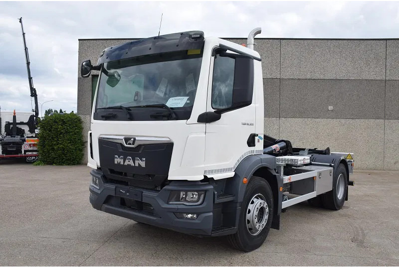MAN TGM 18.320 - Камион со кука за подигање: слика 4 MAN TGM 18.320 - Камион со кука за подигање: слика 4