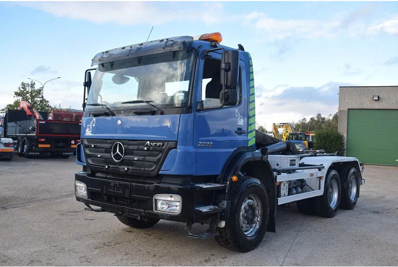 Mercedes-Benz Axor 2633 - Камион со кука за подигање: слика 2 Mercedes-Benz Axor 2633 - Камион со кука за подигање: слика 2