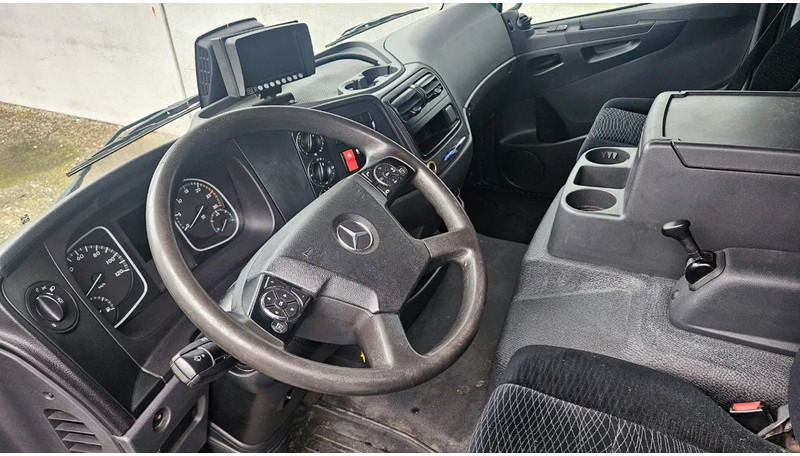 Mercedes-Benz Atego 1018 *L*Achteruitrijcamera*Automaat*Airco*Dhollandia Laadbrug*7149cm - Камион: слика 4 Mercedes-Benz Atego 1018 *L*Achteruitrijcamera*Automaat*Airco*Dhollandia Laadbrug*7149cm - Камион: слика 4