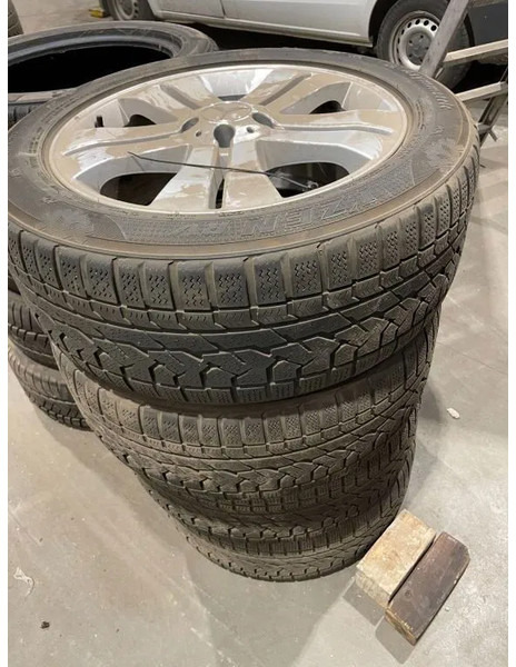 Kumho Kumho banden met Mercedes velgen 255/50 R19 107V - Гуми и бандажи за Автомобил: слика 1 Kumho Kumho banden met Mercedes velgen 255/50 R19 107V - Гуми и бандажи за Автомобил: слика 1