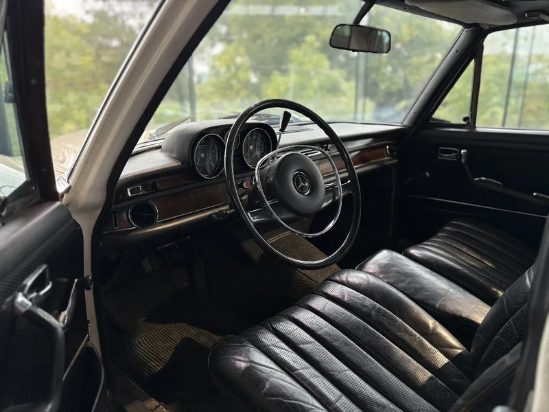 Mercedes-Benz 280SE *OldTimer*Automaat*LerenZetels*Schuifdak* - Автомобил: слика 2 Mercedes-Benz 280SE *OldTimer*Automaat*LerenZetels*Schuifdak* - Автомобил: слика 2