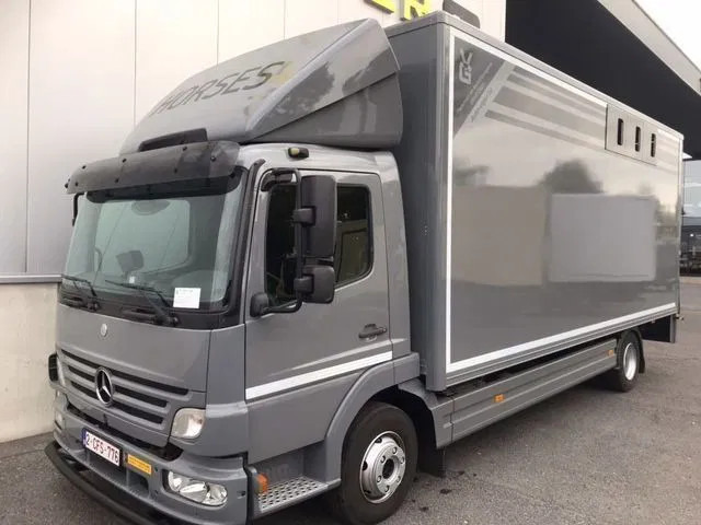 Mercedes-Benz Atego 1018 *Cruise control*Airco*Achteruitrijcamera*elektrische ruiten - Камион за коњи: слика 1 Mercedes-Benz Atego 1018 *Cruise control*Airco*Achteruitrijcamera*elektrische ruiten - Камион за коњи: слика 1