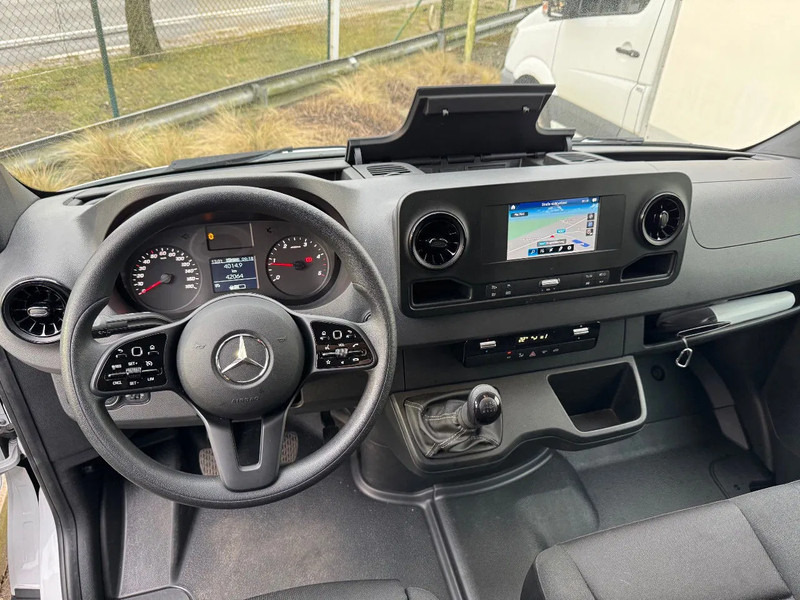 Mercedes-Benz Sprinter 315 L3H2*360°Camera*parktronic*cruise control*zetelverwarming* - Товарно комбе: слика 4 Mercedes-Benz Sprinter 315 L3H2*360°Camera*parktronic*cruise control*zetelverwarming* - Товарно комбе: слика 4