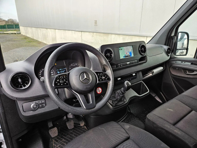 Mercedes-Benz Sprinter 317 L2H2*Achteruitrijcamera*360°camera*Zetelverwarming* - Товарно комбе: слика 4 Mercedes-Benz Sprinter 317 L2H2*Achteruitrijcamera*360°camera*Zetelverwarming* - Товарно комбе: слика 4