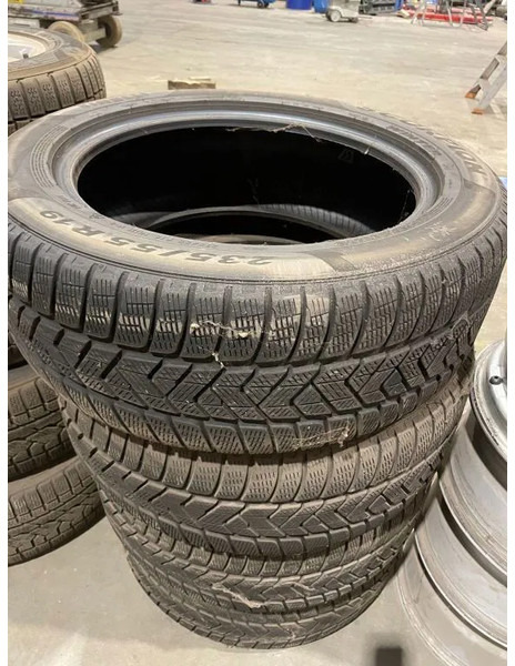Гума за Автомобил scorpion *235/55 R19: слика 1