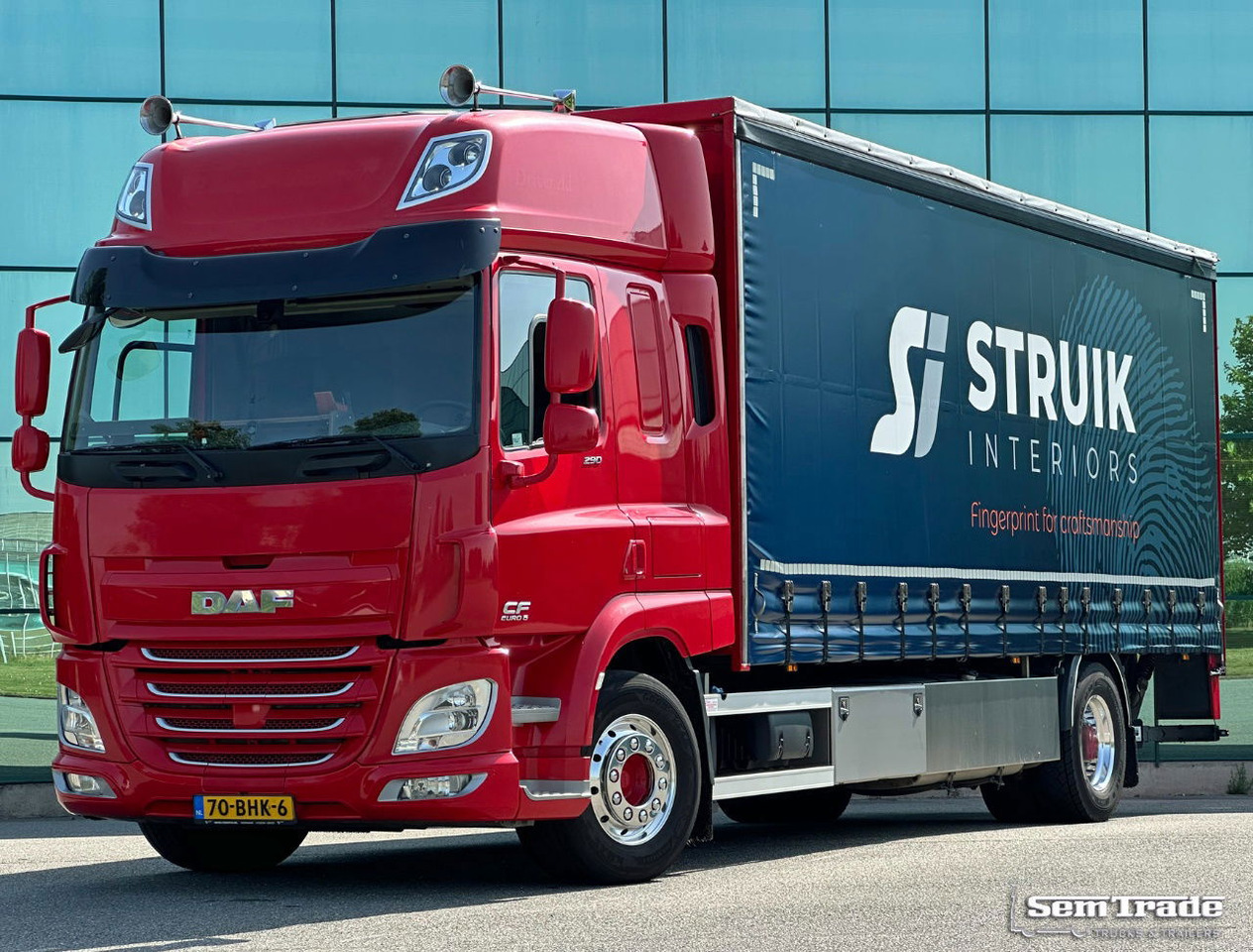 DAF CF 290 FA Space CAB Hardhouten Vloer 2500 KG Klep Nieuw Staat - Камион сандучар: слика 1 DAF CF 290 FA Space CAB Hardhouten Vloer 2500 KG Klep Nieuw Staat - Камион сандучар: слика 1