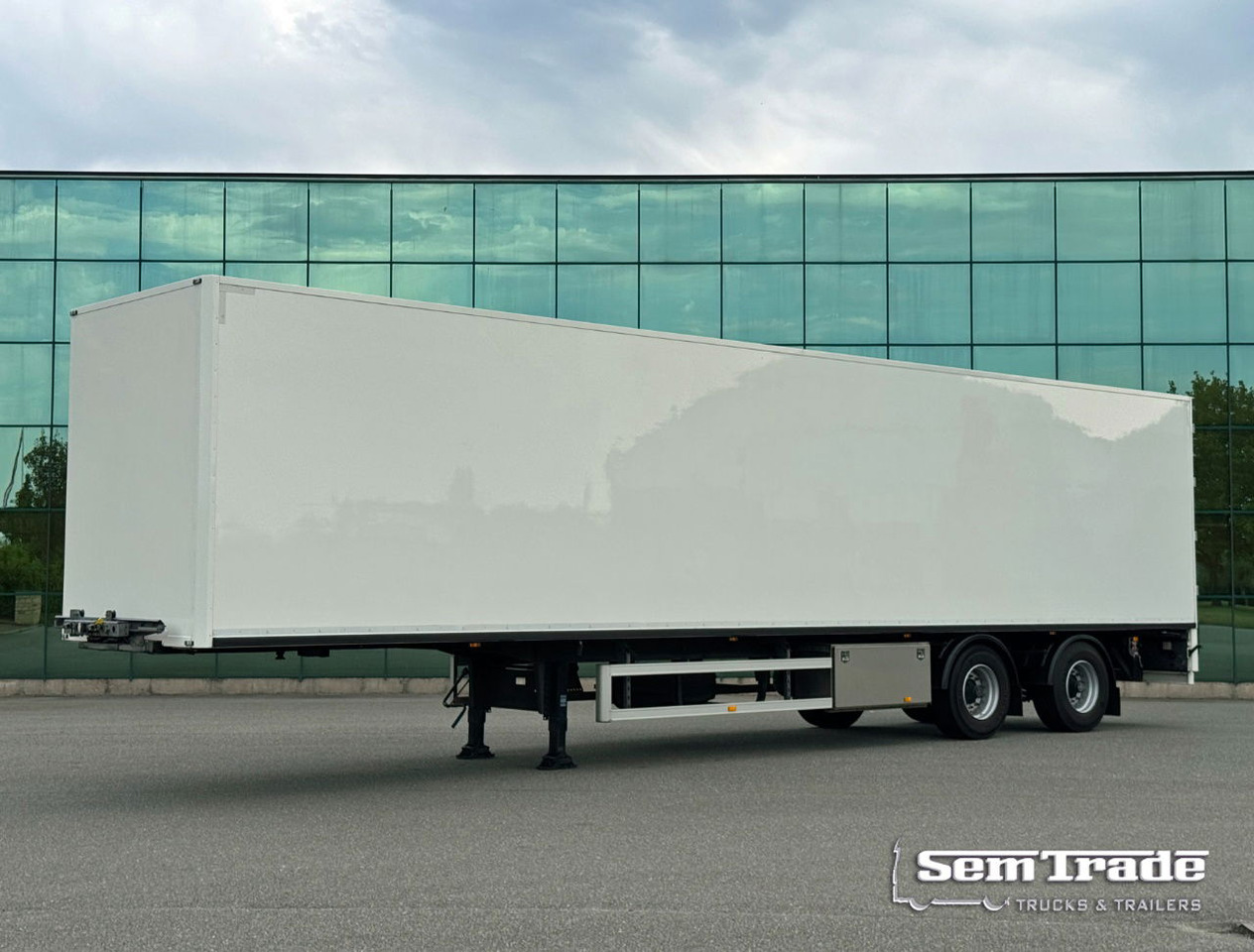 FAG 2 AS Burgers BAK Geisoleerd Gegalvaniseerd Chassis ZO Goed ALS Nieuw Direct Leverbaar 1325 x 244 x 267 CM Inwendig - Полуприколка сандучар: слика 1 FAG 2 AS Burgers BAK Geisoleerd Gegalvaniseerd Chassis ZO Goed ALS Nieuw Direct Leverbaar 1325 x 244 x 267 CM Inwendig - Полуприколка сандучар: слика 1