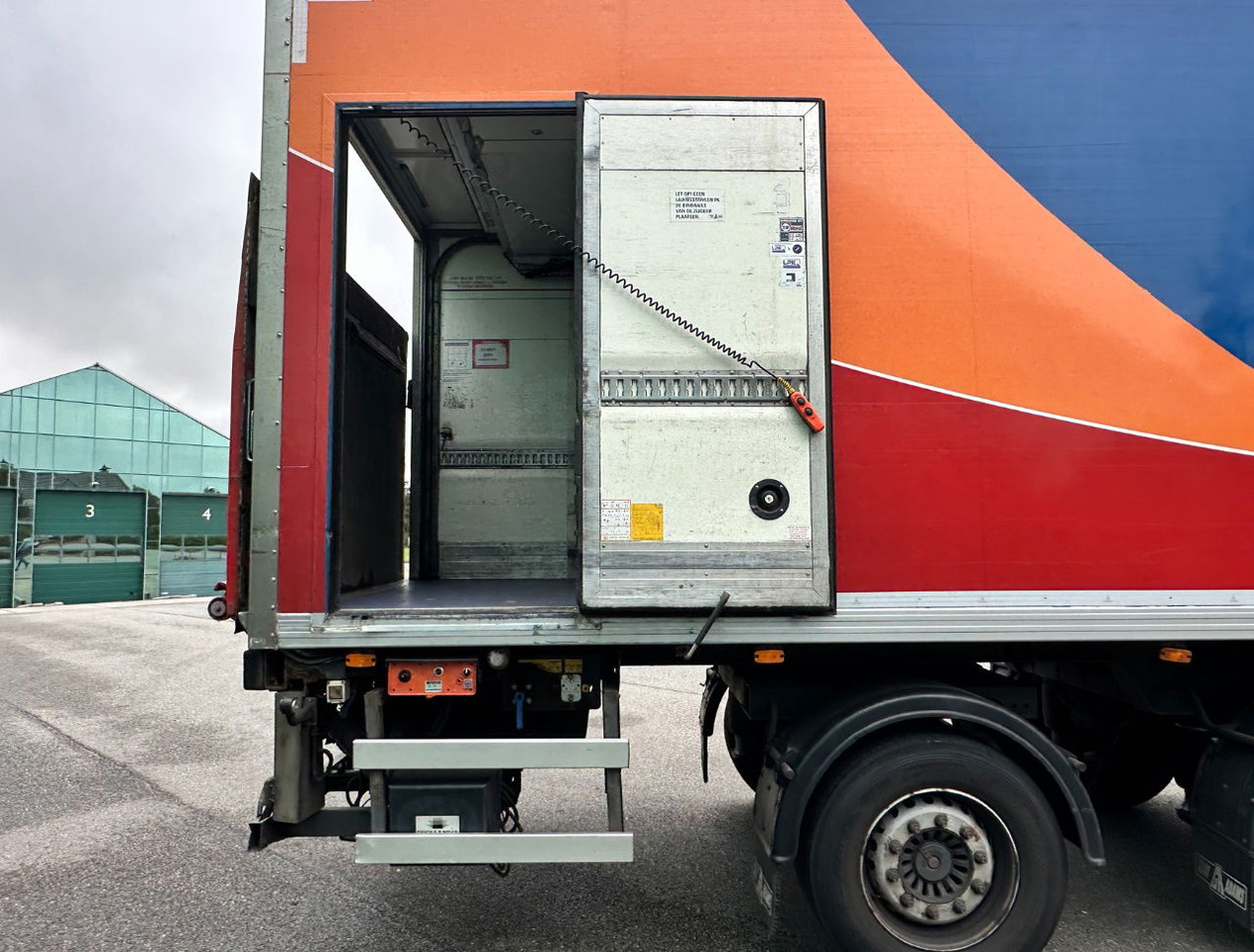 Полуприколка ладилник Gray and Adams City Trailer Carrier Vector 1850 MT TRI-Temp Tail Lift Side Door Steering Axle 3 Pieces Available: слика 14