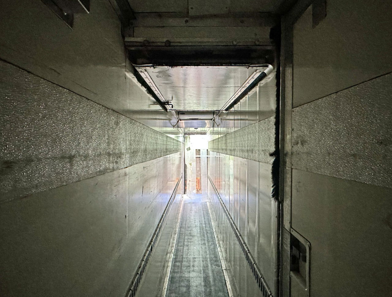 Полуприколка ладилник Gray and Adams City Trailer Carrier Vector 1850 MT TRI-Temp Tail Lift Side Door Steering Axle 3 Pieces Available: слика 16